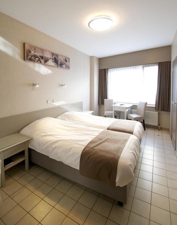 Hotel De Golf 2*